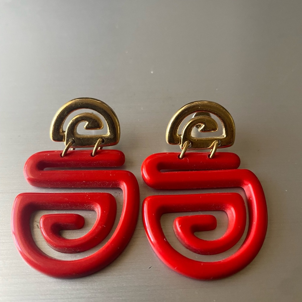 Vintage 1992 LOT of 2 Avon Black & Red Lucite Oriental Design Pierced Earrings - Picture 5 of 8